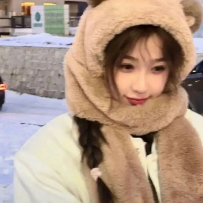她来到我身边